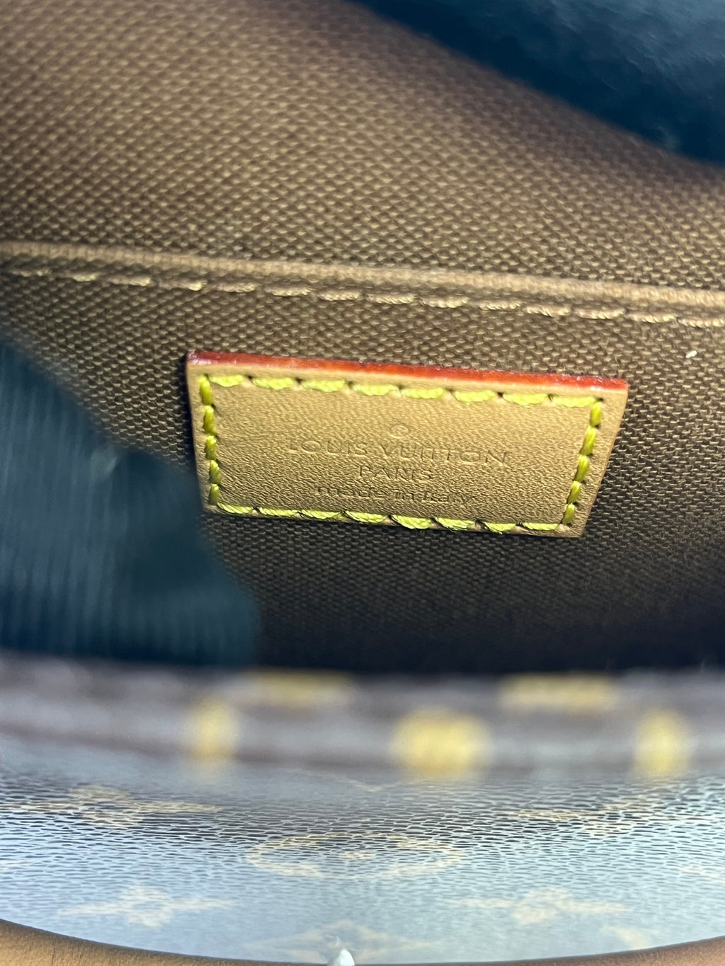 Louis Vuitton Petit Sac Plat